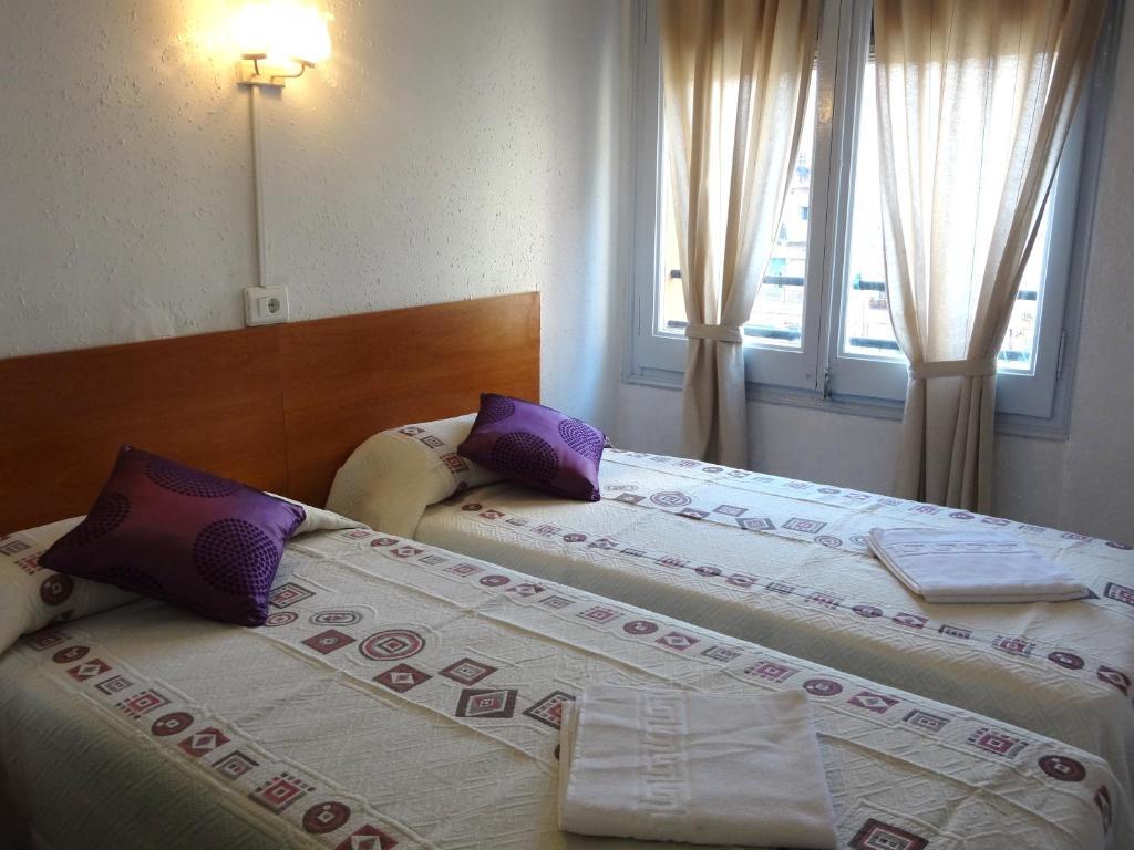 Hostal Sant Carlo Βαρκελώνη Εξωτερικό φωτογραφία