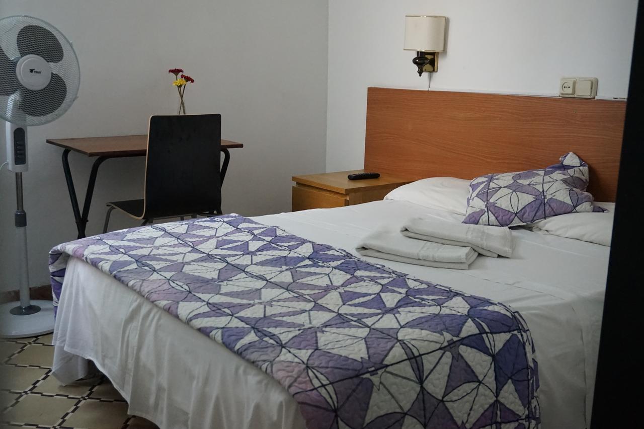 Hostal Sant Carlo Βαρκελώνη Εξωτερικό φωτογραφία